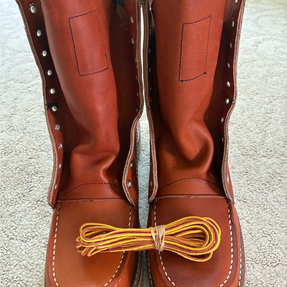 Red Wing - 8” MOC Toe Oro Legacy model 877 size 11
Heritage brand new never worn